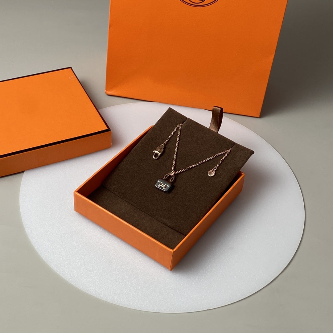 [Rosla]CONSTANCE BLACK PEDANT PINK GOLD NECKLACE