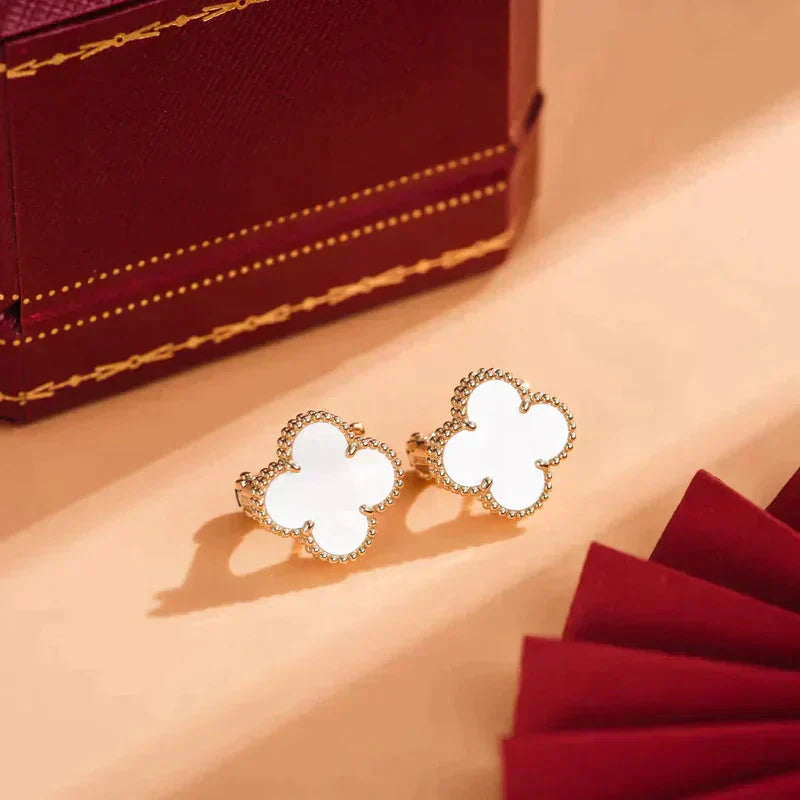 [Rosla]CLOVER MEDIUM 1 MOTIFS  WHITE MOP STUD EARRINGS
