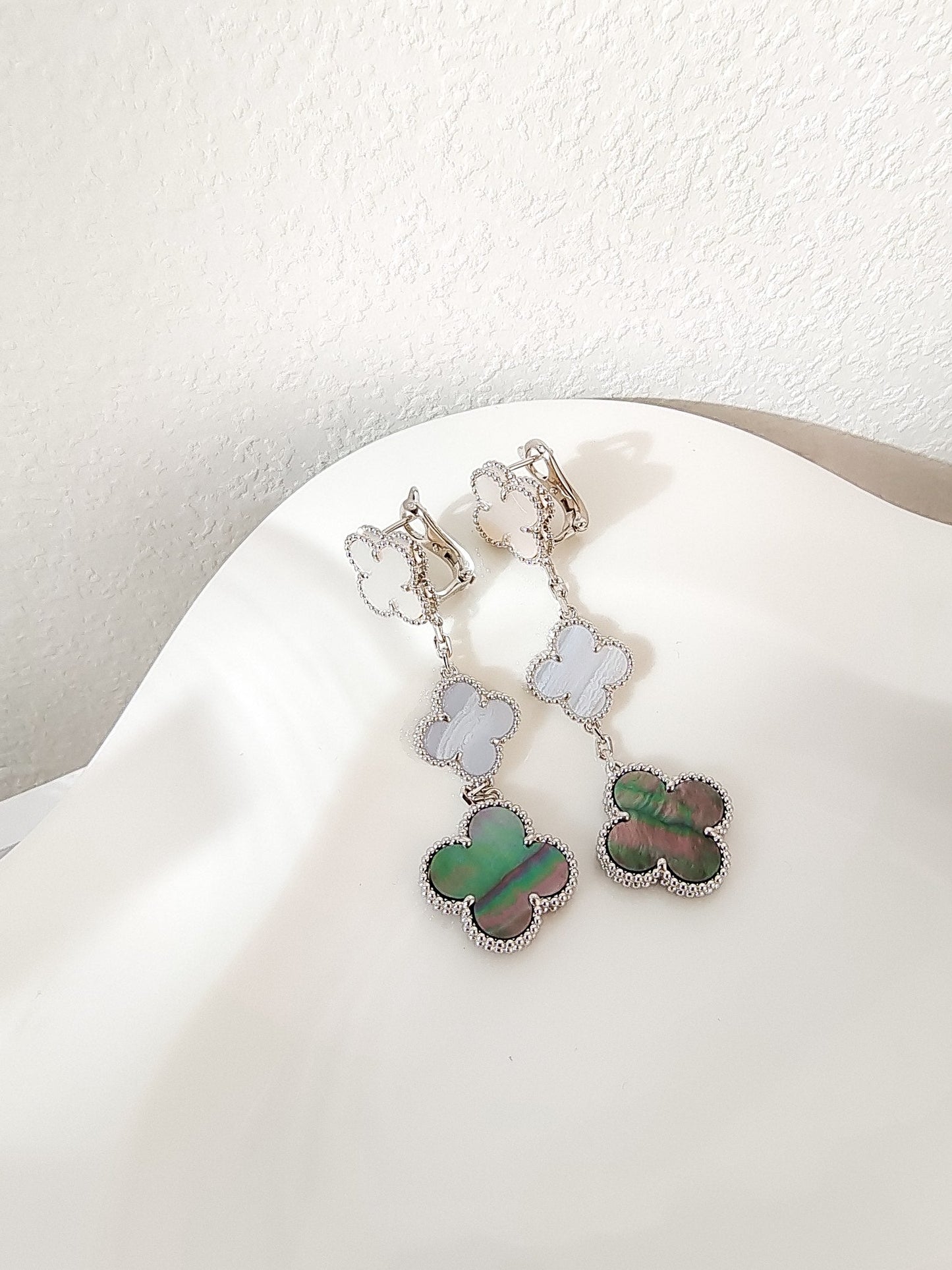 [Rosla]CLOVER 3 MOTIFS CHALCEDONY DARK MOP SILVER EARRINGS