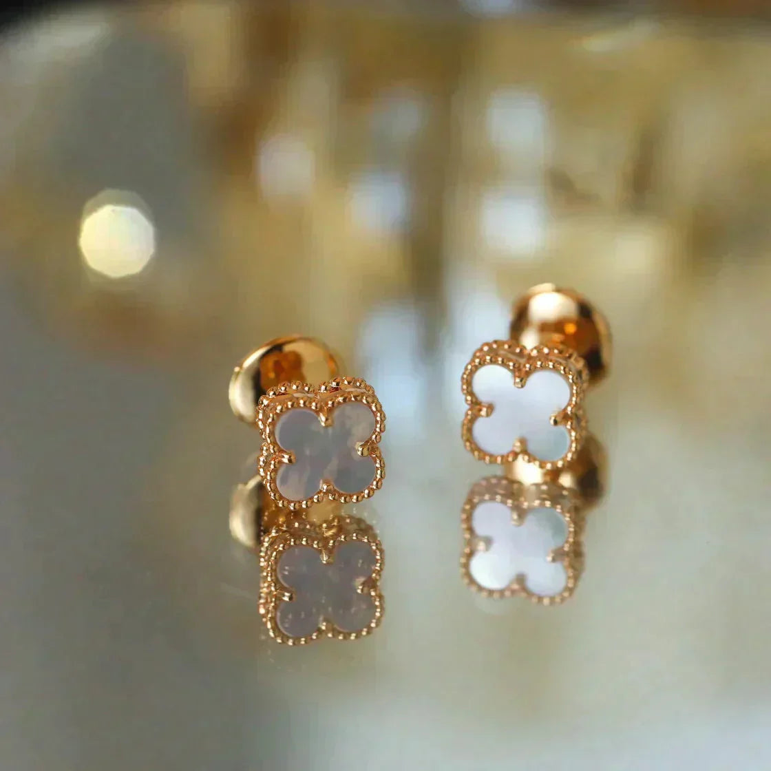 [Rosla]CLOVER MINI 9.5MM WHITE MOP EARRINGS