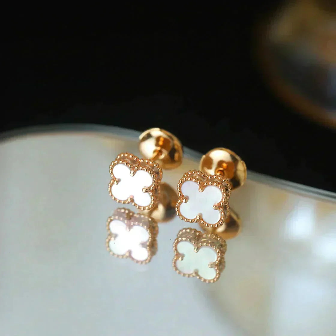 [Rosla]CLOVER MINI 9.5MM WHITE MOP EARRINGS