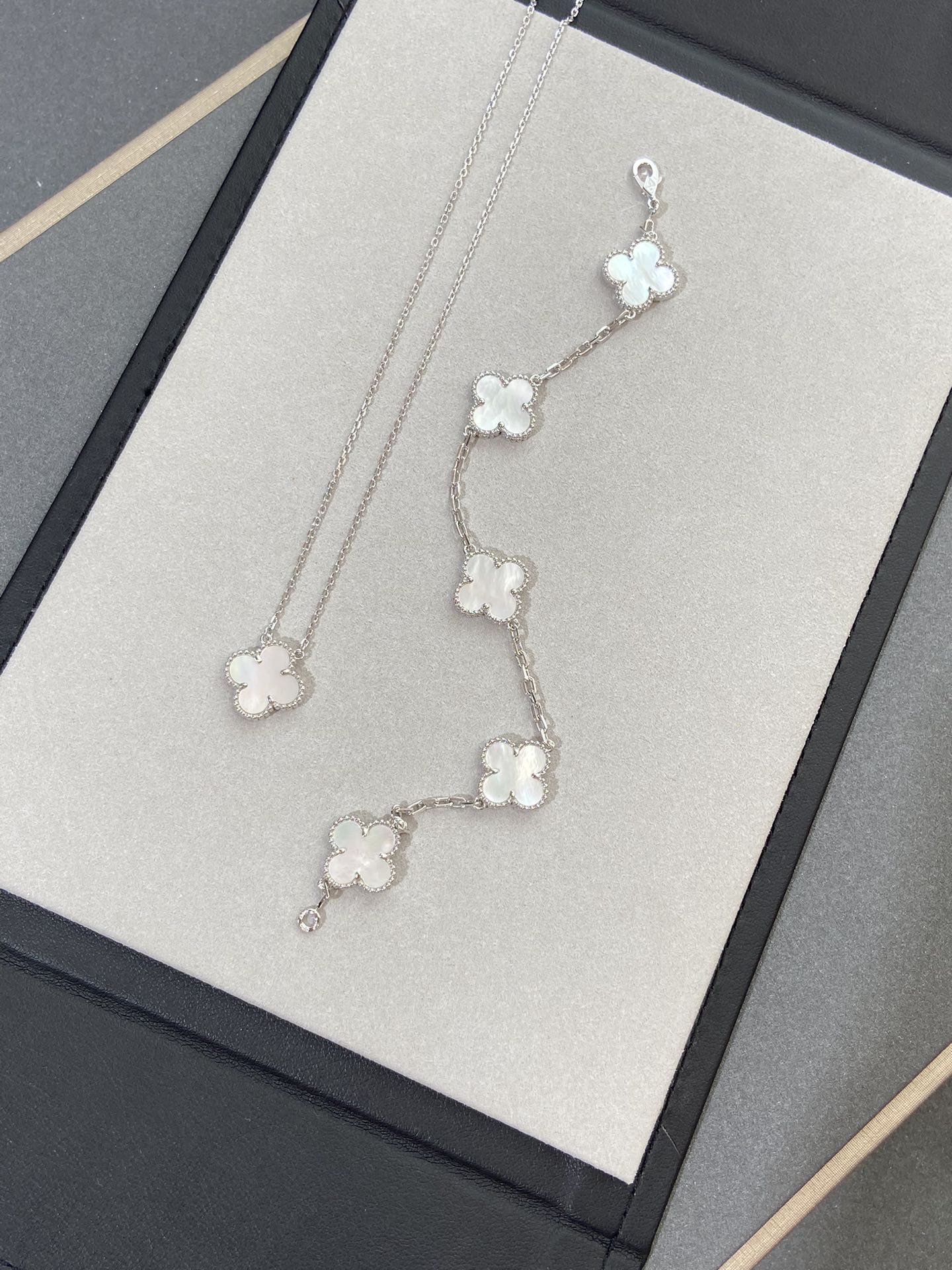 [Rosla]CLOVER SILVER MOP 5 MOTIF BRACELET