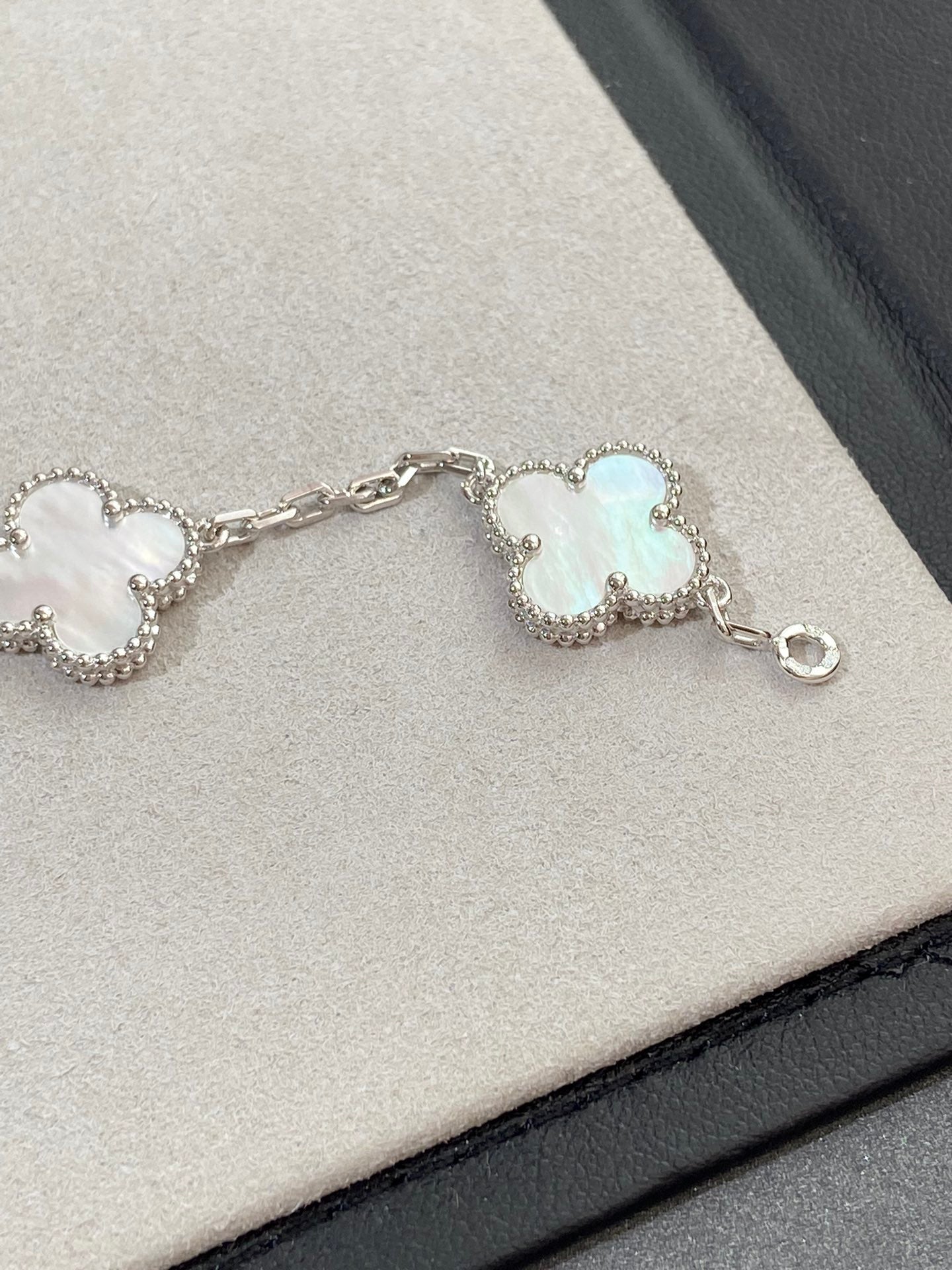 [Rosla]CLOVER SILVER MOP 5 MOTIF BRACELET