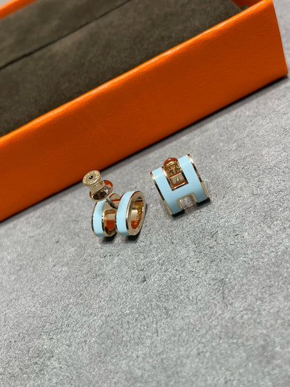[Rosla]POP H SKY BLUE STUD EARRINGS