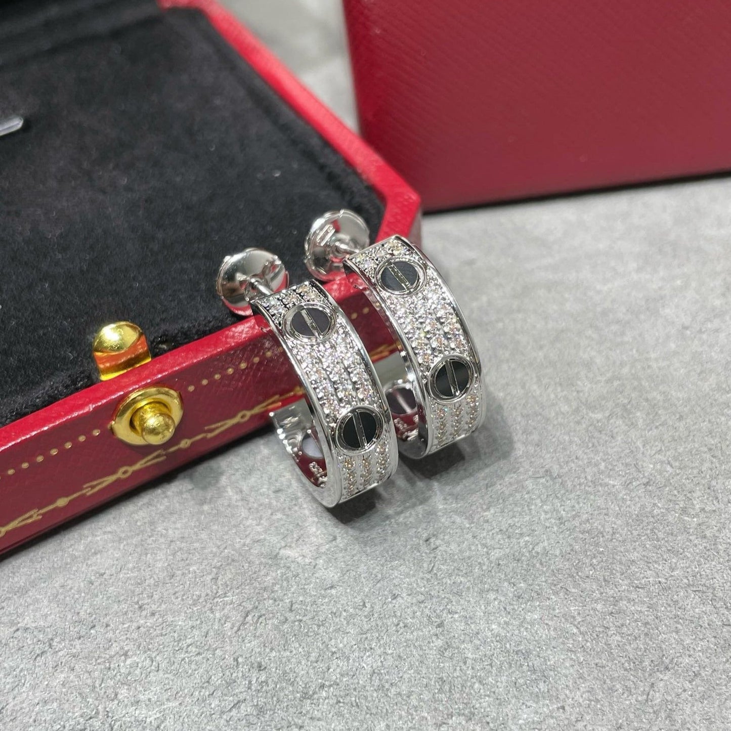 [Rosla]LOVE CERAMIC DIAMOND PAVED SILVER EARRINGS