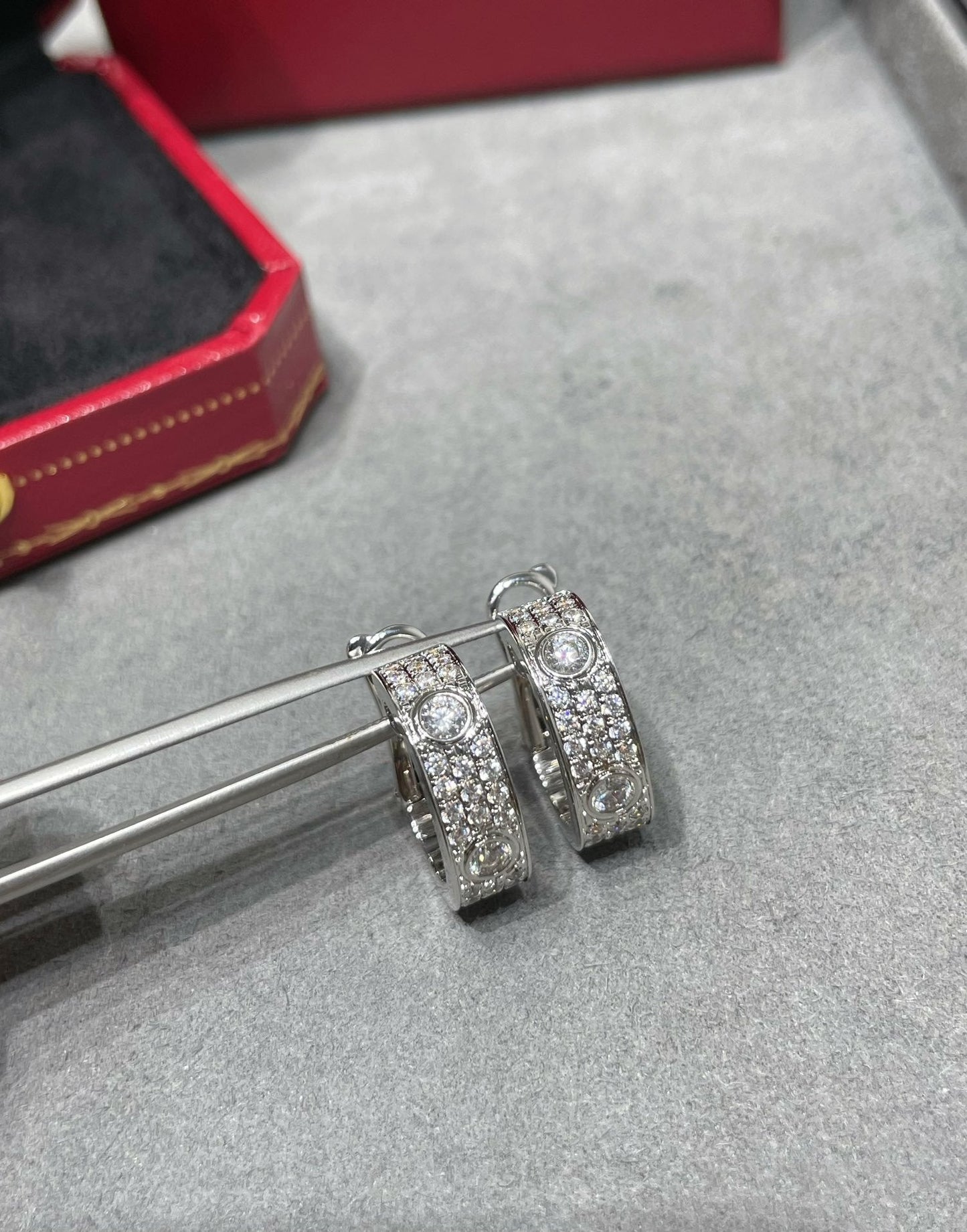 [Rosla]LOVE 5.5MM DIAMOND PAVED EARRINGS