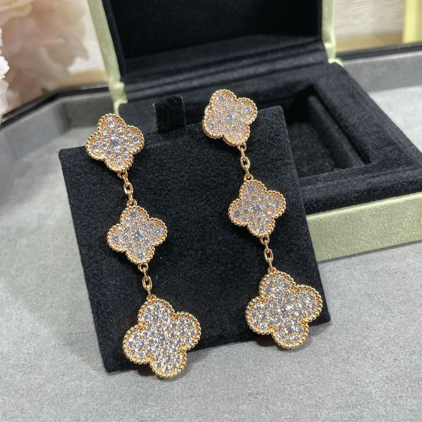 [Rosla]CLOVER 3 MOTIFS DIAMOND PAVED ROSE GOLD EARRINGS