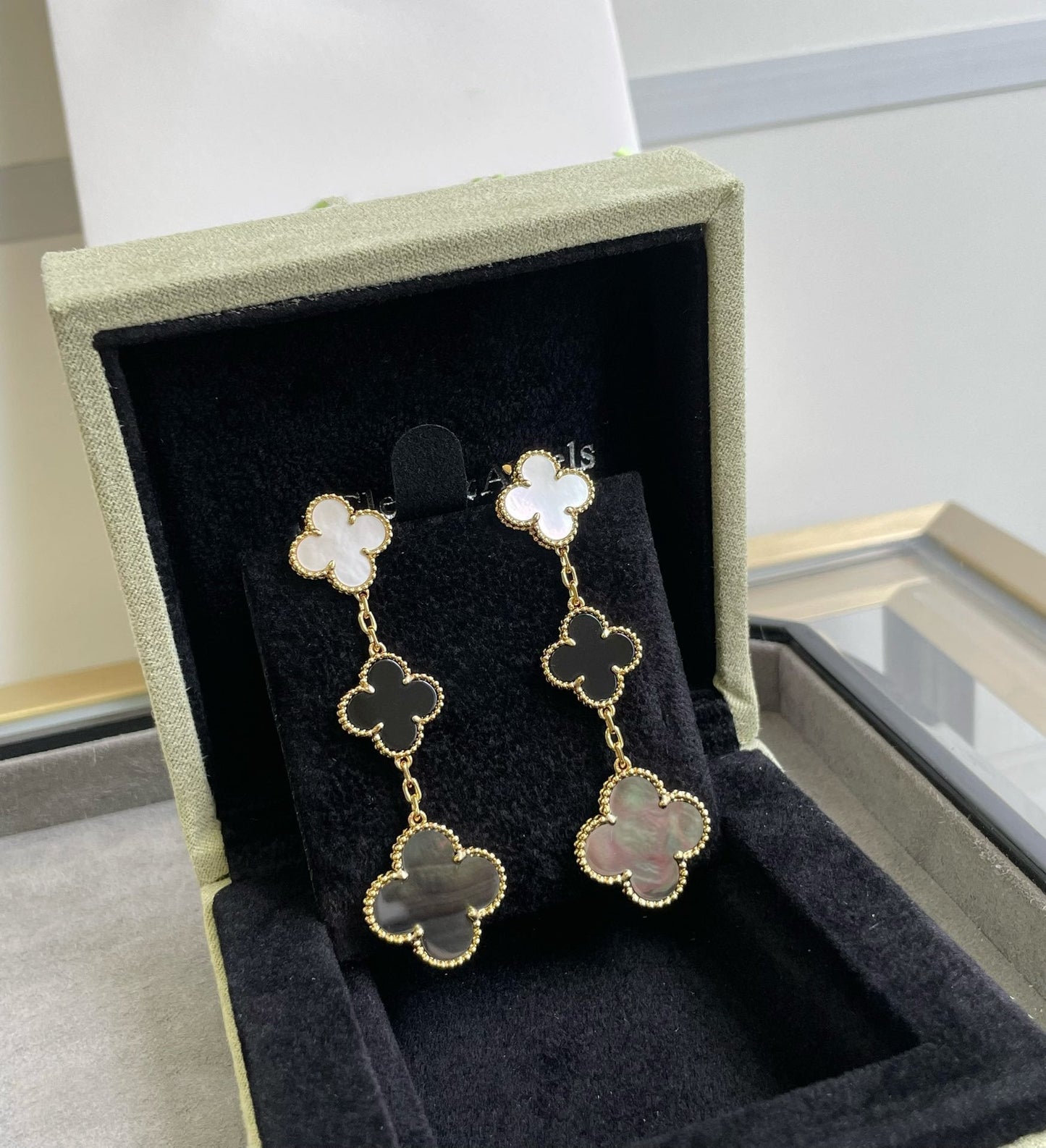[Rosla]CLOVER 3 MOTIF MOP ONYX DARK MOP PINK GOLD EARRINGS