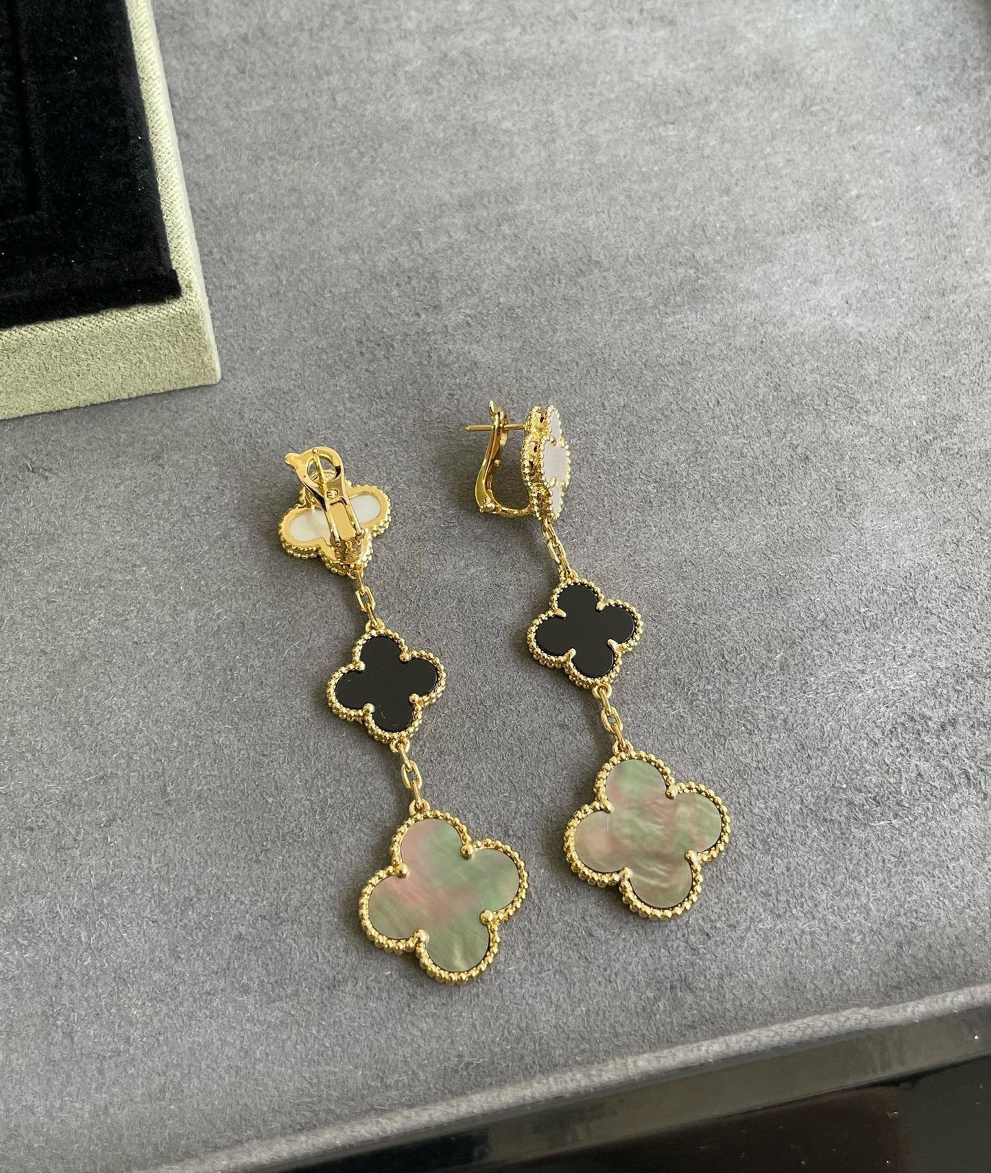[Rosla]CLOVER 3 MOTIF MOP ONYX DARK MOP PINK GOLD EARRINGS