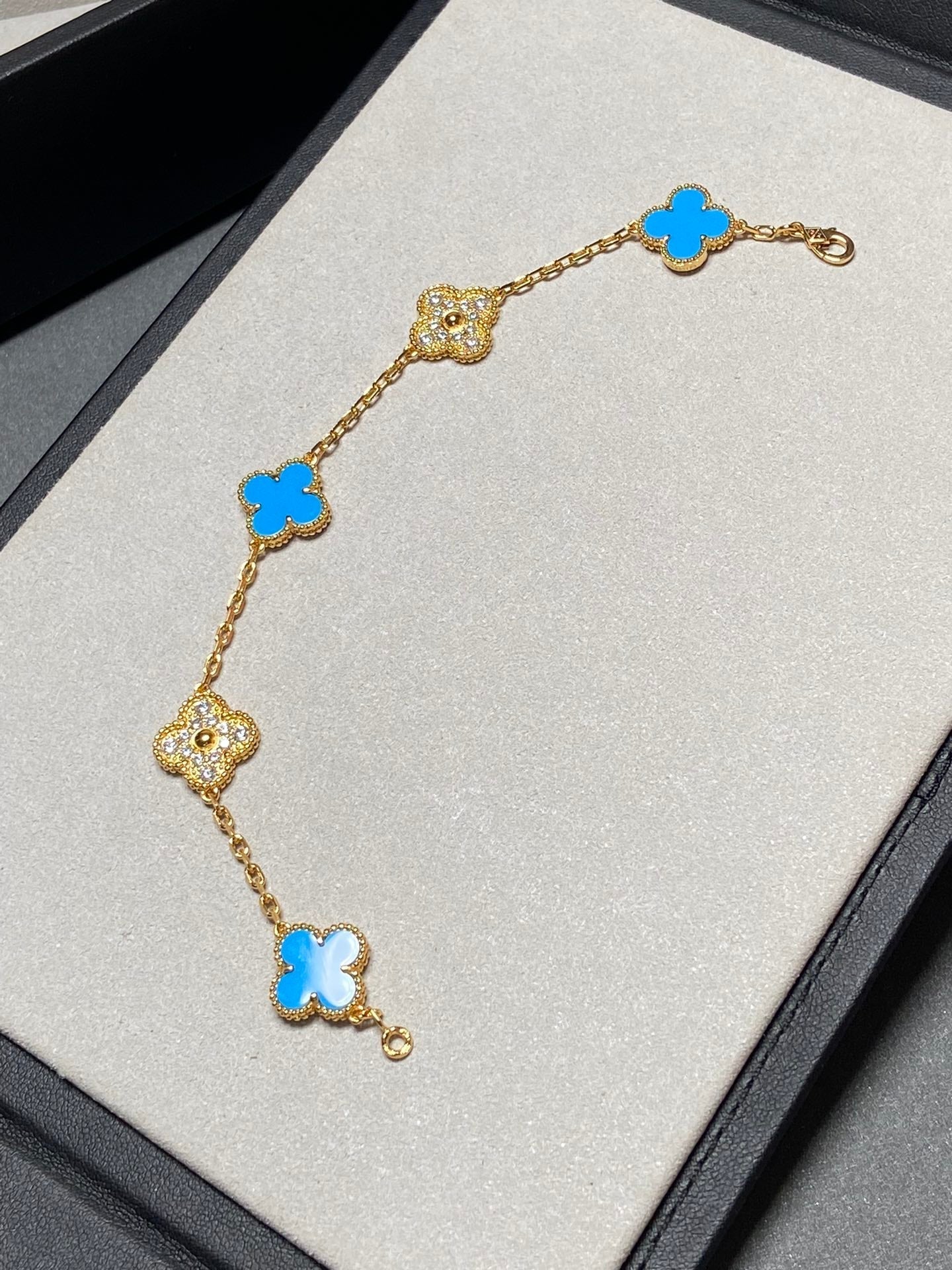 [Rosla]CLOVER 5 MOTIF BLUE CHALCEDONY DIAMOND GOLD BRACELET
