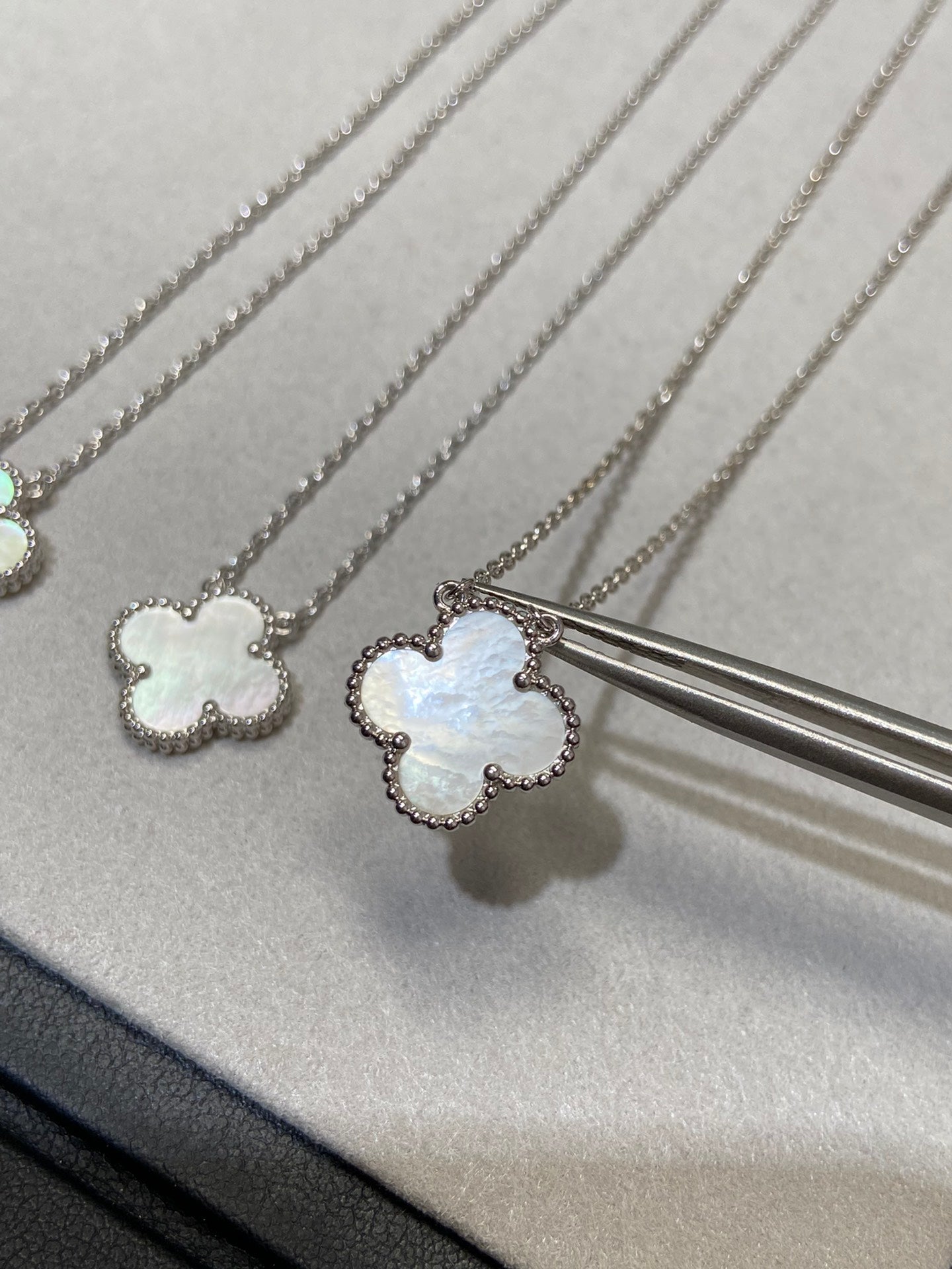 [Rosla]CLOVER MEDIUM SILVER WHITE MOP NECKLACE