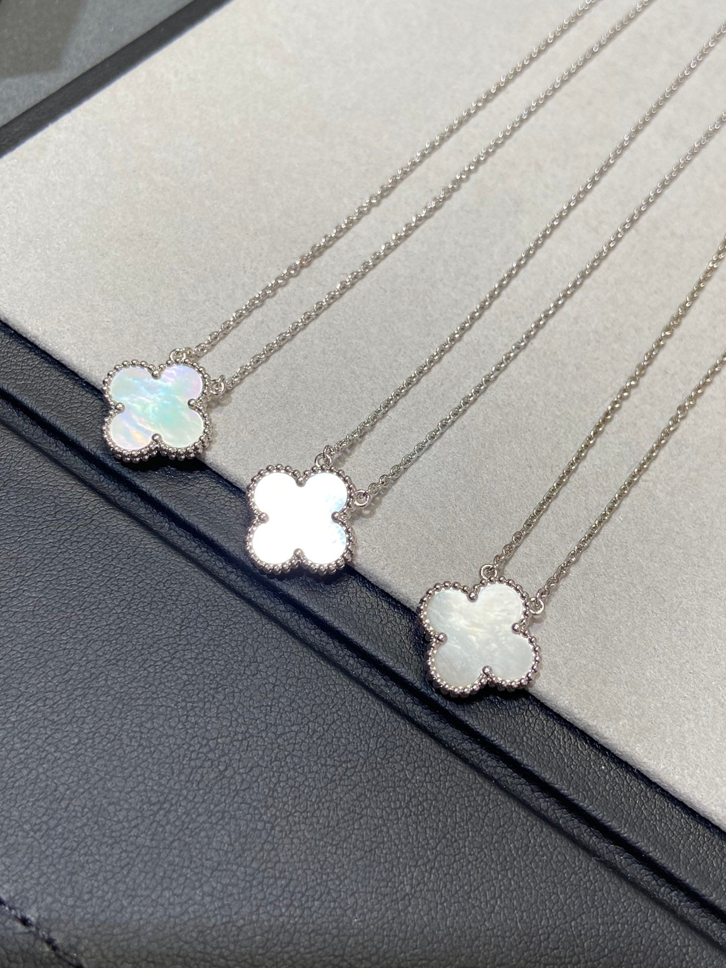 [Rosla]CLOVER MEDIUM SILVER WHITE MOP NECKLACE