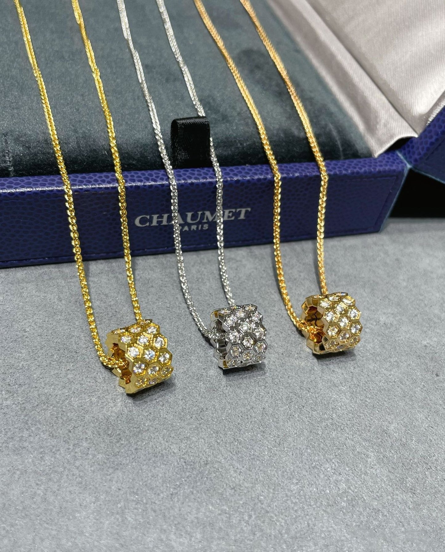 [Rosla]BEE LOVE DIAMOND PAVED 3 ROW NECKLACE