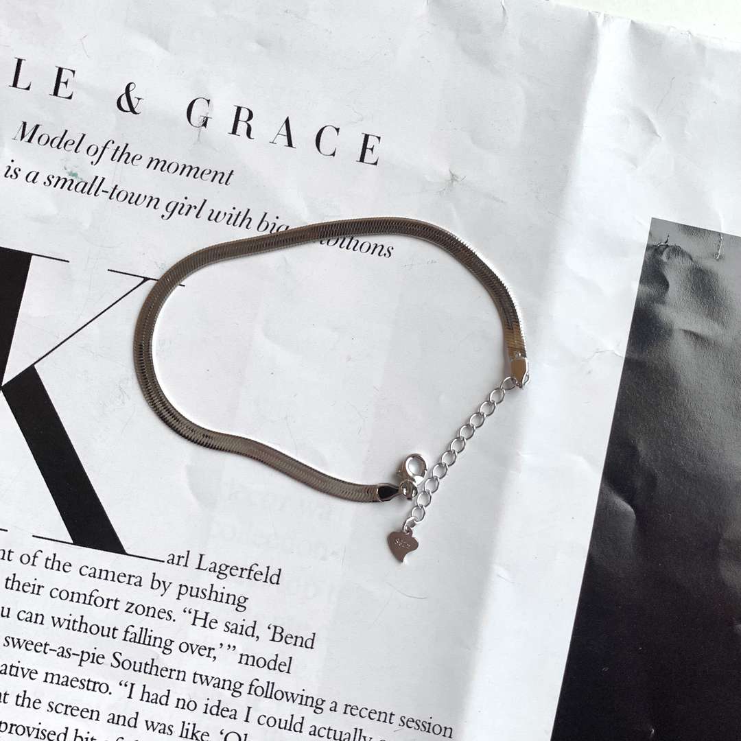 [Rosla]Flat Snake Bone Chain Blade Necklace