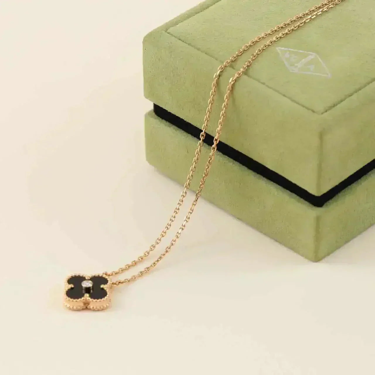 [Rosla]CLOVER 15MM DIAMOND ONYX NECKLACE