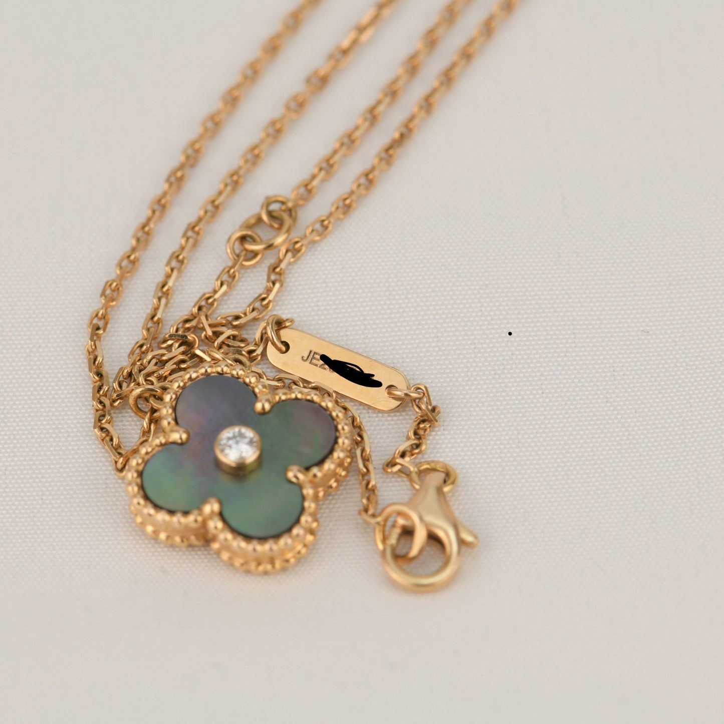 [Rosla]CLOVER 15MM DIAMOND AND MOTHER-OF-GREY NECKLACE