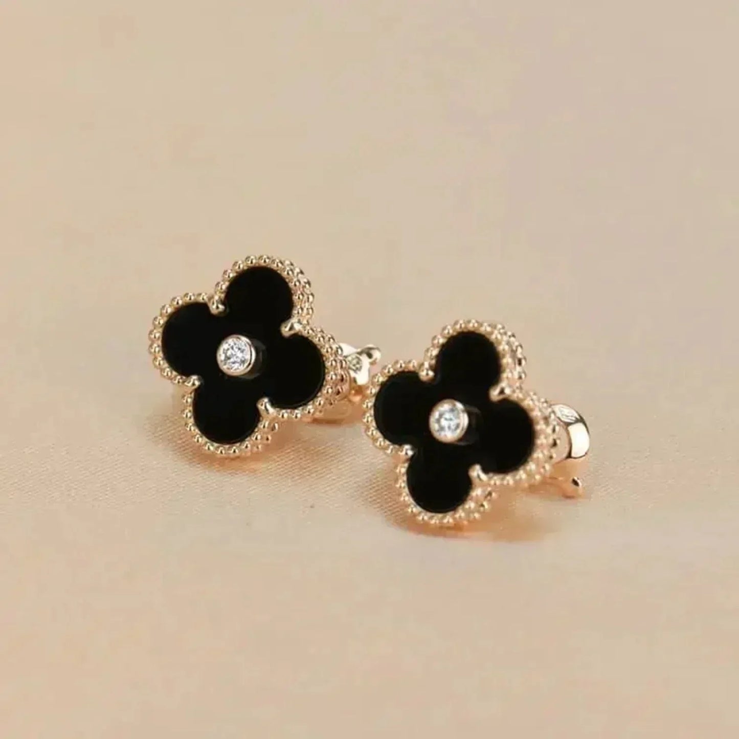 [Rosla]CLOVER MEDIUM 1 MOTIFS ONYX DIAMOND EARRINGS