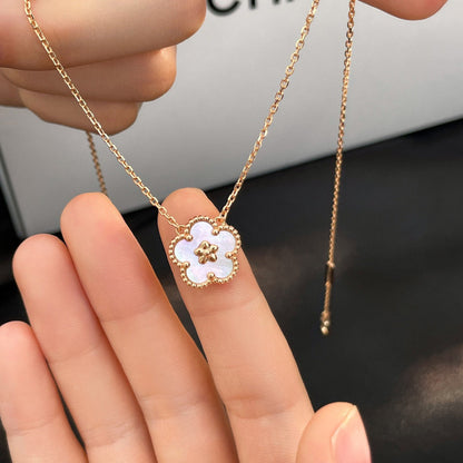 [Rosla]LUCKY  WHITE MOP  PLUM BLOSSOM NECKLACE