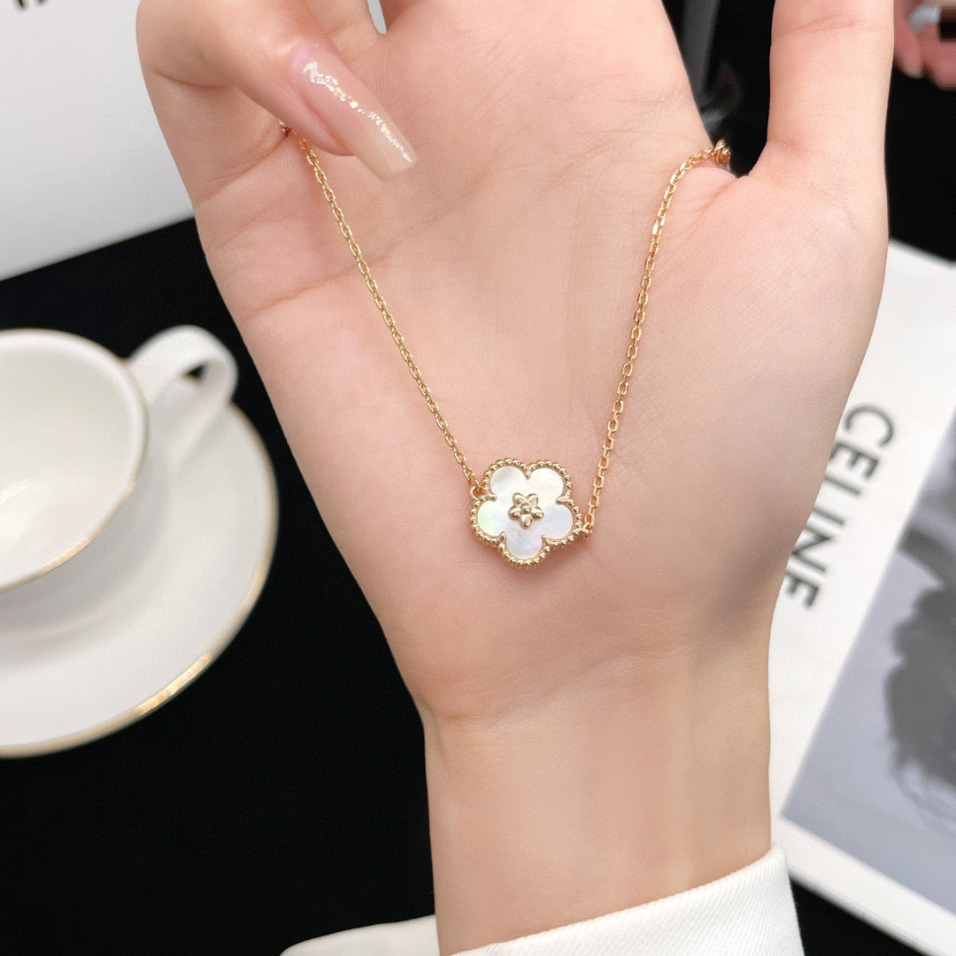 [Rosla]LUCKY WHITE MOP PLUM BLOSSOM  BRACELET