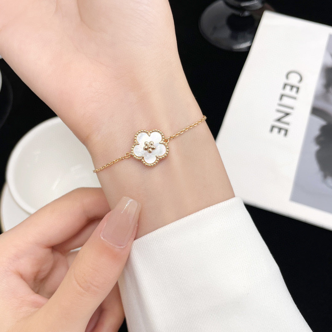 [Rosla]LUCKY WHITE MOP PLUM BLOSSOM  BRACELET