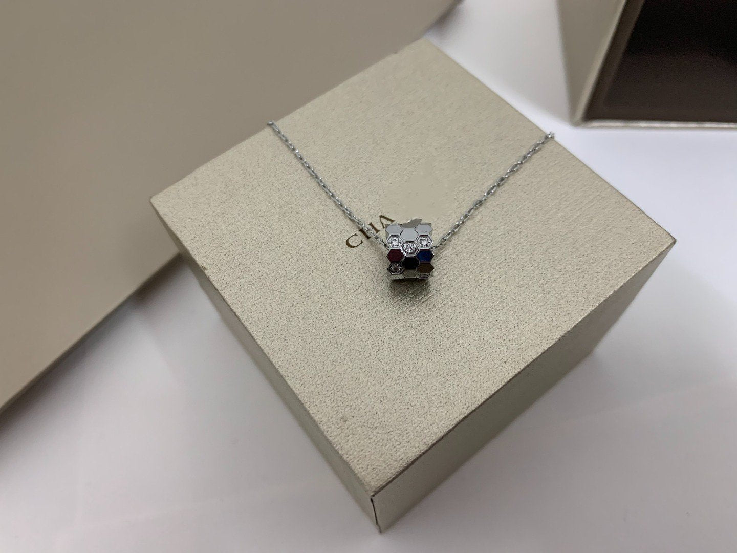 [Rosla]BEE LOVE DIAMOND NECKLACE