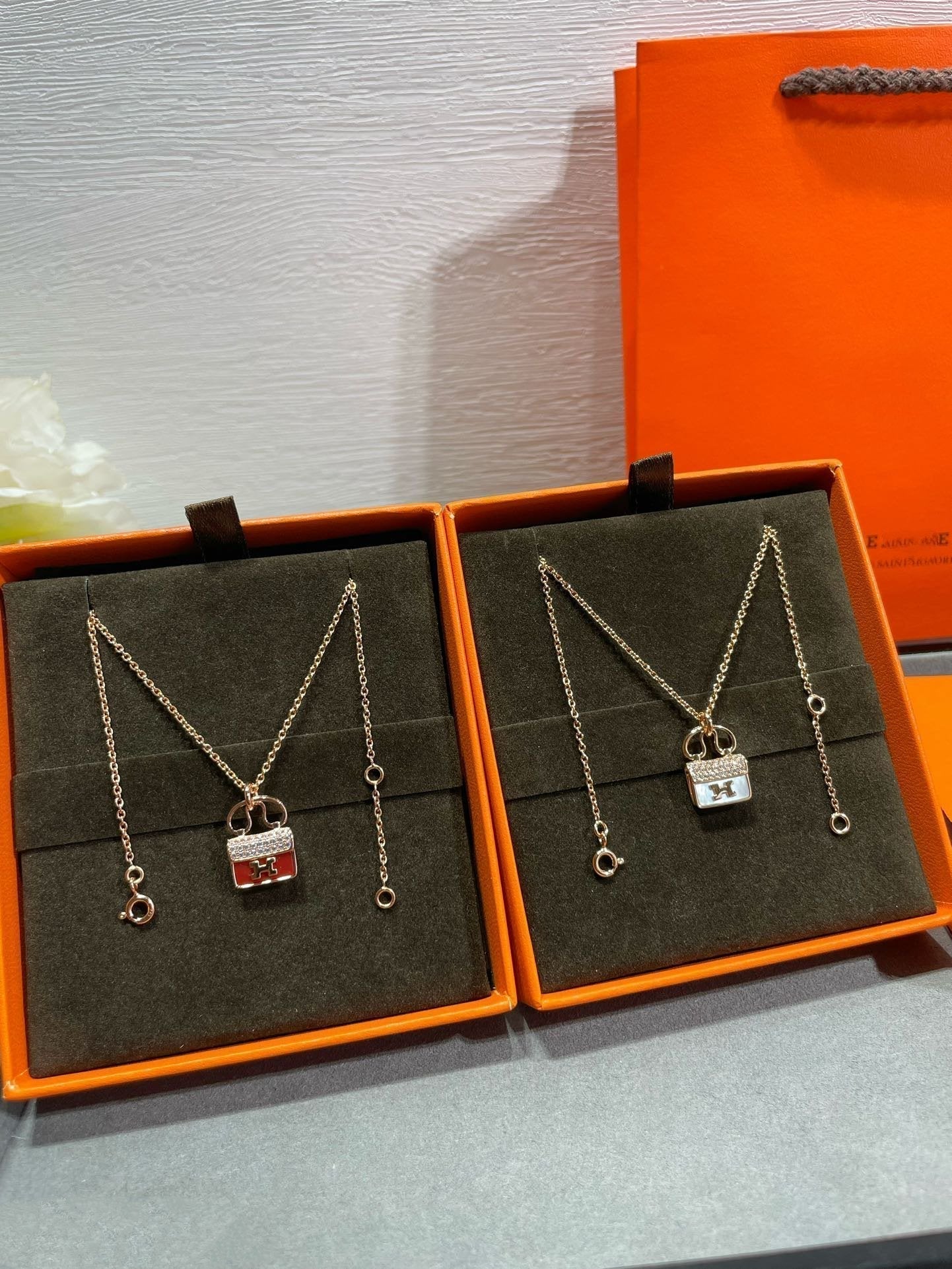 [Rosla]H CIRCE MOISSANITE PENDANT NECKLACE GOLD