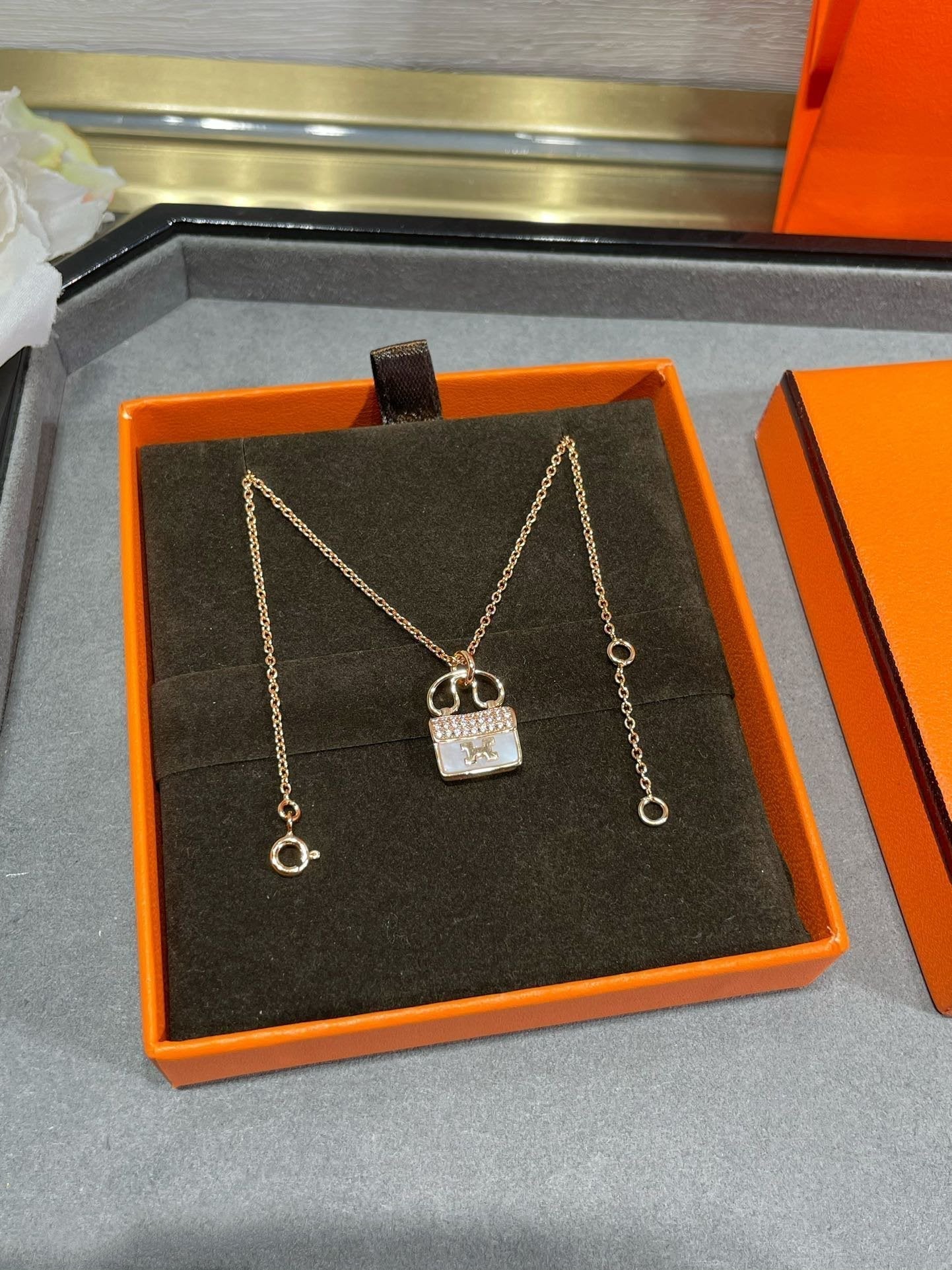 [Rosla]H CIRCE MOISSANITE PENDANT NECKLACE GOLD