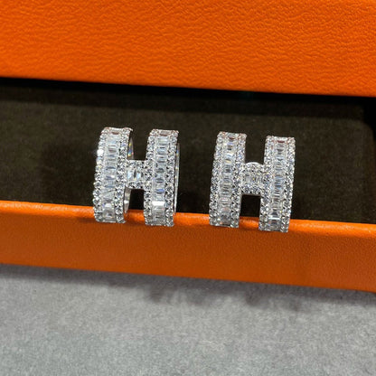 [Rosla]H STUD EARRINGS WITH SILVER DIAMONDS