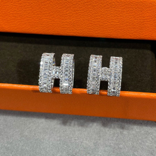 [Rosla]H STUD EARRINGS WITH SILVER DIAMONDS