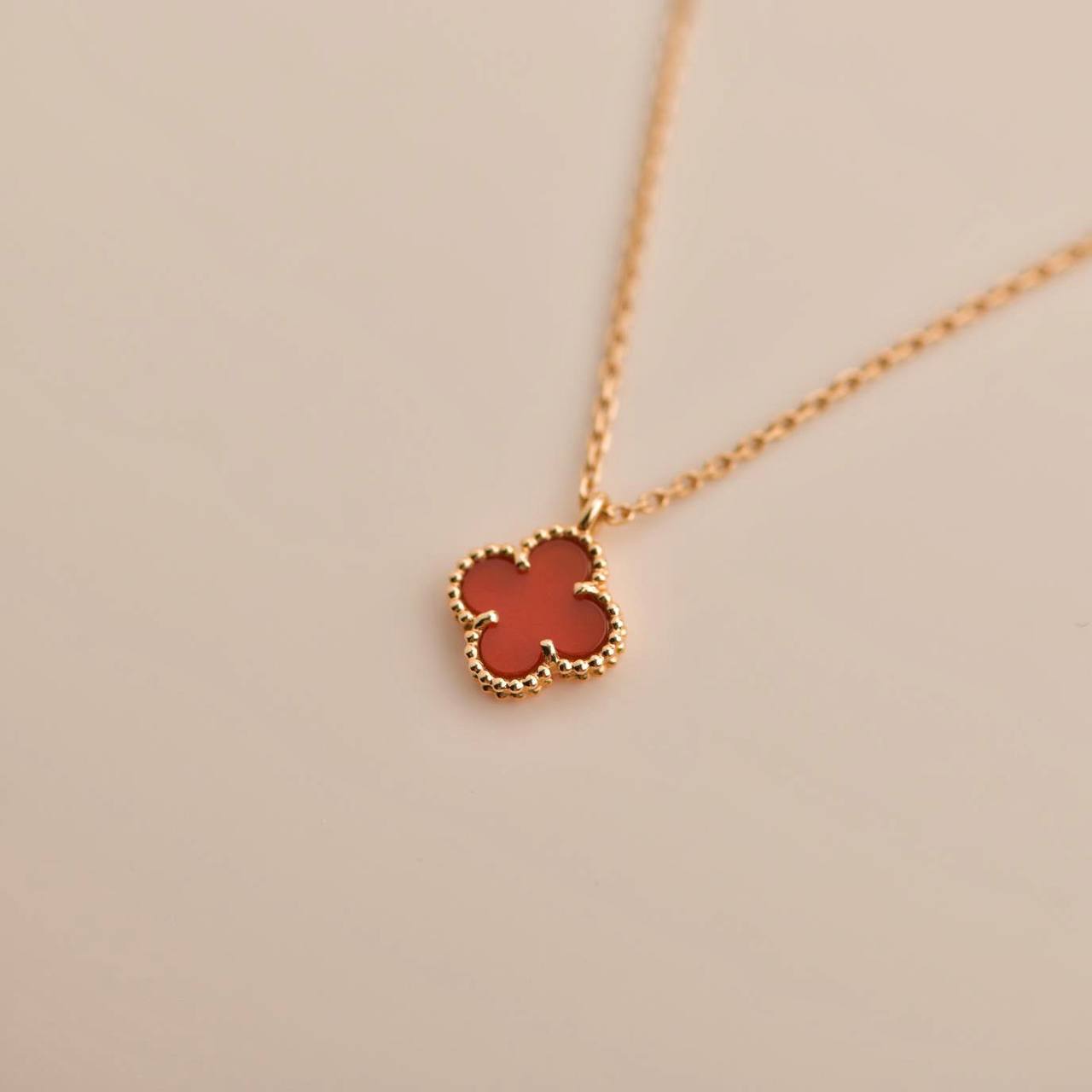 [Rosla]CLOVER MINI 9.5MM WHITE CARNELIANS NECKLACE