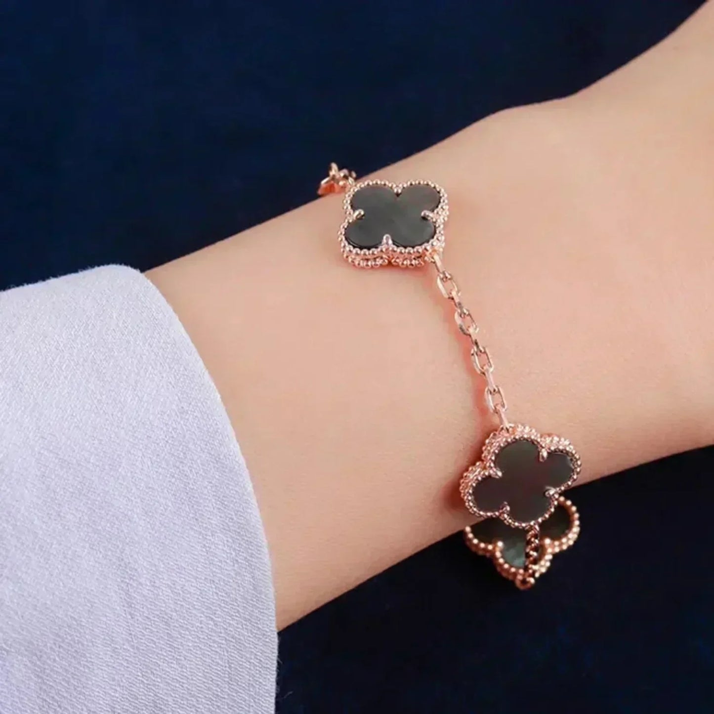 [Rosla]CLOVER 5 MOTIF GRAY MOP  BRACELET