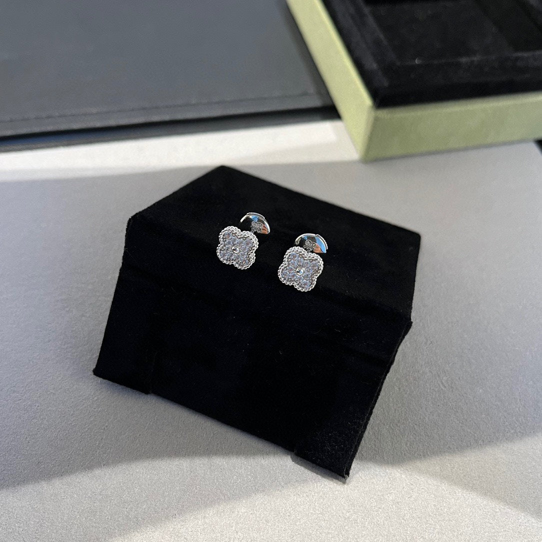 [Rosla]CLOVER MINI DIAMOND STUD EARRINGS